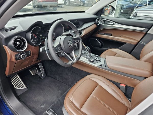 Tirane, shes SUV | Fuoristrad | Xhip Alfa Romeo Benzin, blu e errët tiptronik Klima 98.000 km 27.600 €