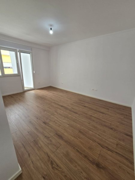 Tirane, shes apartament 2+1+Aneks+Ballkon Kati 7, 96 m² 210.000 € (rruga Kavajes)