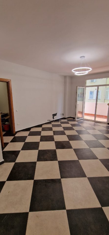 Tirane, shitet apartament 1+1+Ballkon Kati 3, 71 m² 120.000 € (KODRA E DIELLIT)
