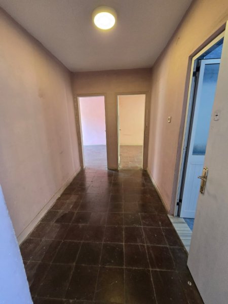 Tirane, shes 1+1+Ballkon Kati 3, 60 m² 85.000 € (Rruga Irfan Tomini)