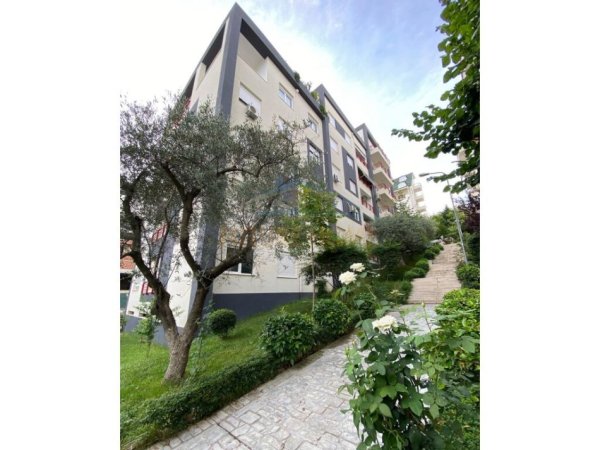 Tirane, shitet apartament 2+1 Kati 1, 83 m² 145.000 € (Kompleksi FZ,Liqeni i Thatë)