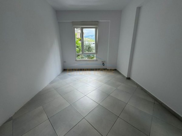 Tirane, shitet apartament 2+1 Kati 1, 83 m² 145.000 € (Kompleksi FZ,Liqeni i Thatë)