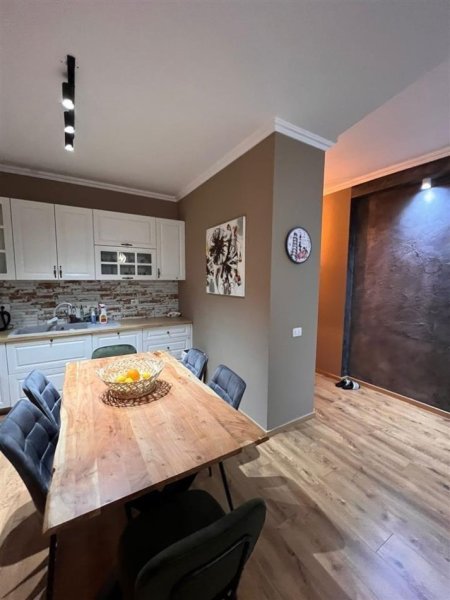 Tirane, shitet apartament 2+1 Kati 3, 108 m² 225.000 € (Kopshti Botanik)