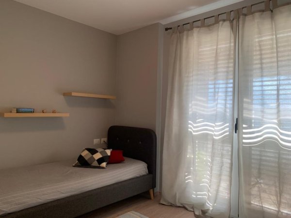 Tirane, shitet apartament 2+1 Kati 3, 95 m² 200.000 € (Liqeni i Thate)