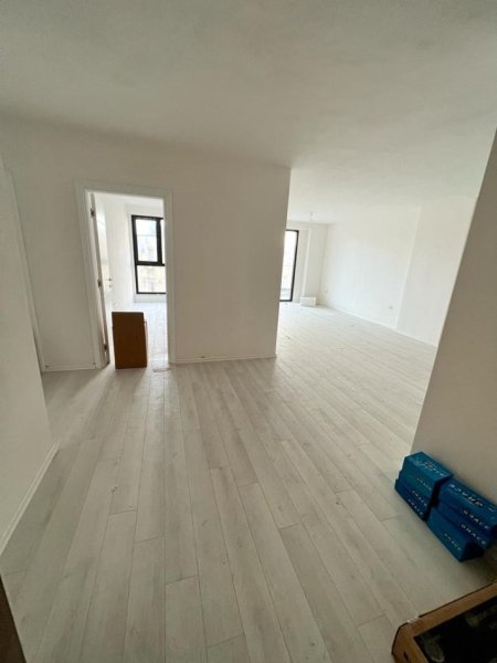 Tirane, shitet apartament 3+1 , 133 m² 180.000 € (Fusha e Aviacionit)