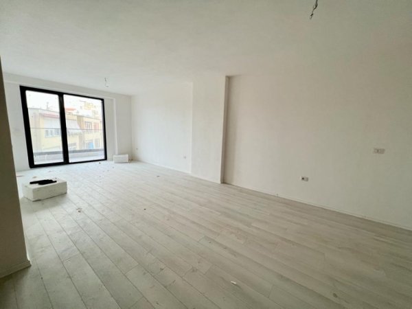 Tirane, shitet apartament 3+1 , 133 m² 180.000 € (Fusha e Aviacionit)