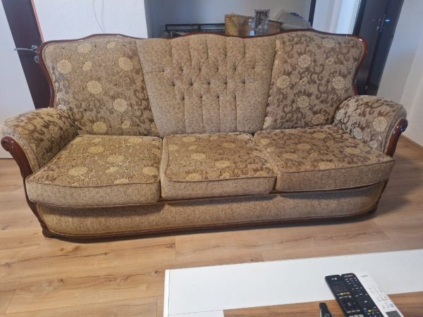 Tirane, shes Shiten komplet kolltuqesh 25 000 lek 250 €
