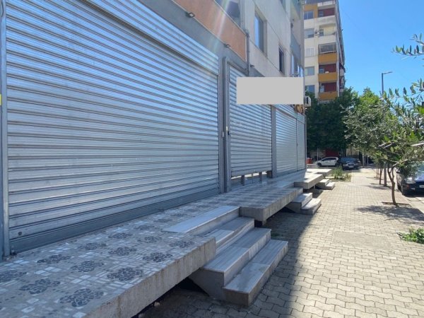 Tirane, shiten 3 dyqane dhe 1 magazine (bashke ose te veçuara) (Besi Alla, Misto Mame)