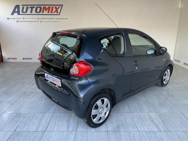 Tirane, shes makine Toyota aygo Viti 2006, 4.600 Euro