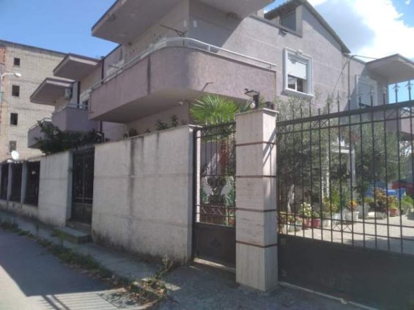 Tirane, shes ambjent biznesi Kati 0, 500 m² 420.000 Euro (Rruga Llambi Bonata)