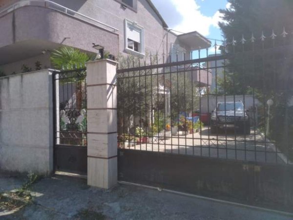 Tirane, shes ambjent biznesi Kati 0, 500 m² 420.000 Euro (Rruga Llambi Bonata)