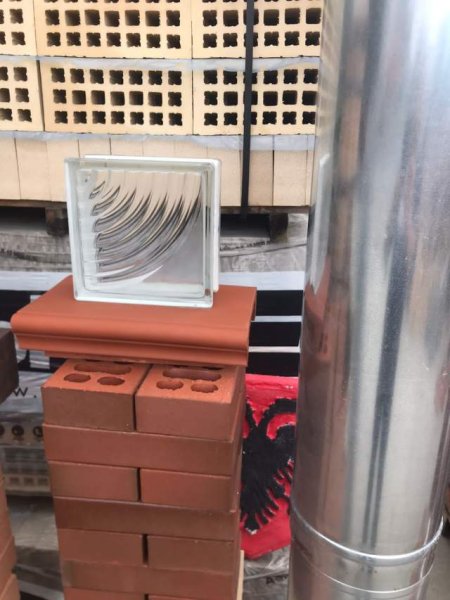 Tirane, shes Tulla xhami per ndarje ambjentesh,shamat 100 Leke