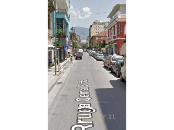 Tirane, shitet dyqan Kati 0, 40 m² 78.000 Euro (Pazari ri)
