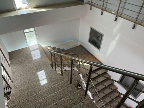 Durres, jepet me qera , 952 m² 1.300 € (Shijak , Durrës)