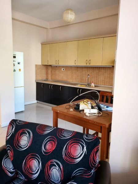 Tirane, jepet me qera apartament 3+1+Ballkon Kati 3, 150 m² 500 € (SELITE)