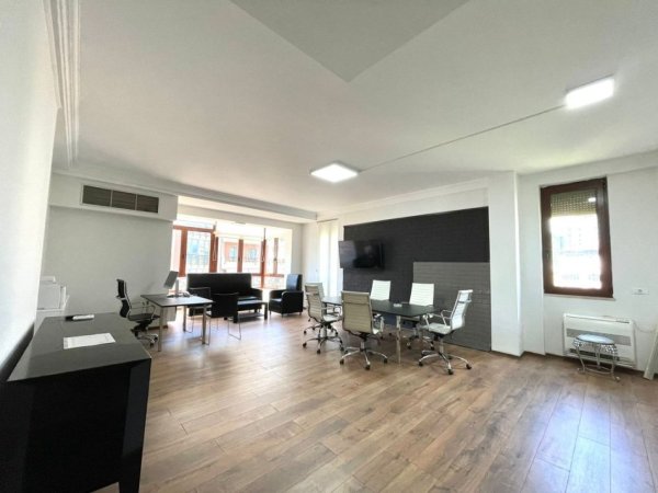 Tirane, shitet apartament 2+1+Ballkon Kati 8, 127 m² (Bllok)