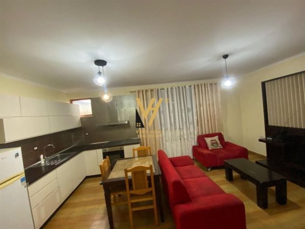 Tirane, jepet me qera apartament 2+1+Ballkon Kati 5, 95 m² 600 € (21 DHJETORI)