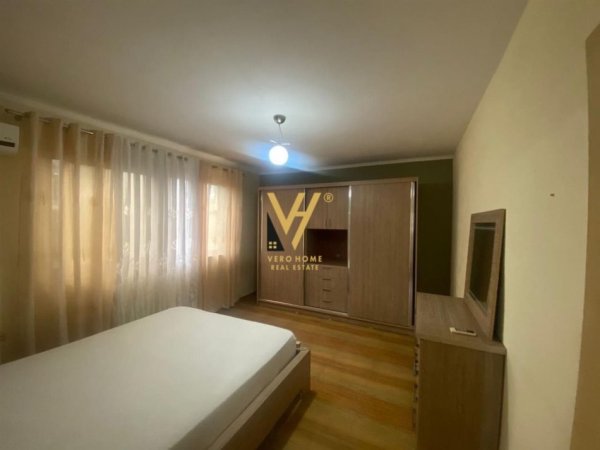 Tirane, jepet me qera apartament 2+1+Ballkon Kati 5, 95 m² 600 € (21 DHJETORI)