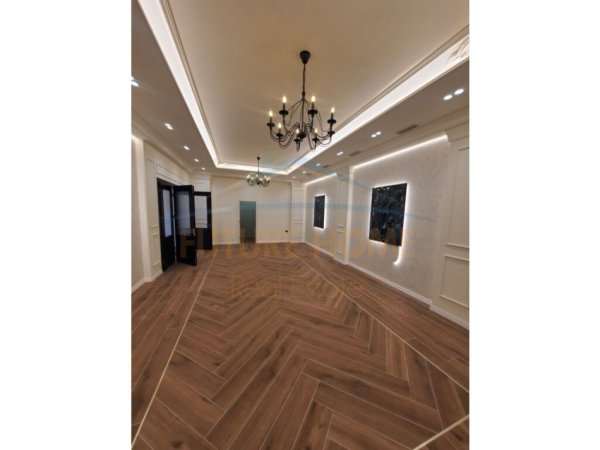 Tirane, shes Kati 0, 221 m² 250.000 € (Fresk)