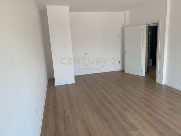Tirane, shitet apartament 1+1 Kati 1, 73 m² 101.780 € (Unaza e Re Astir)