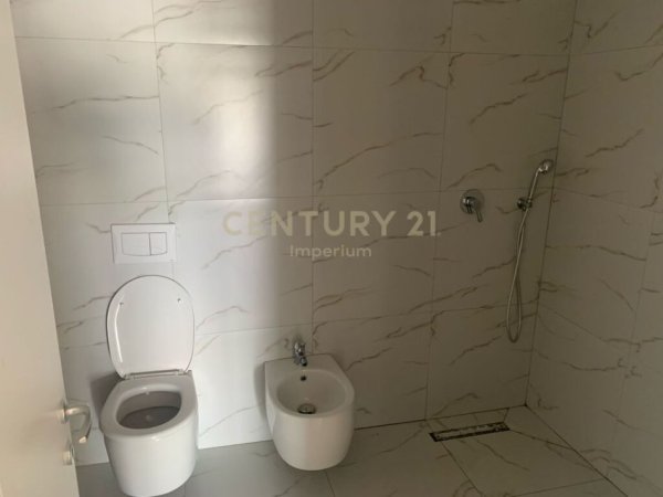 Tirane, shitet apartament 2+1 Kati 5, 80 m² 124.000 € (Unaza e re Astir)