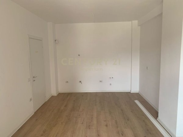 Tirane, shitet apartament 2+1 Kati 1, 94 m² 131.572 € (Unaza e Re Astir)