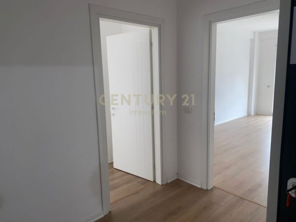 Tirane, shitet apartament 2+1 Kati 2, 103 m² 143.654 € (Unaza e Re Astir)
