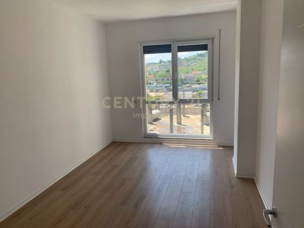 Tirane, shitet apartament 2+1 Kati 2, 103 m² 143.654 € (Unaza e Re Astir)