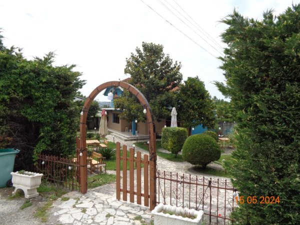 Kruje, shitet Truall dhe Ndertese, 3.600.000 Leke (Thumane)