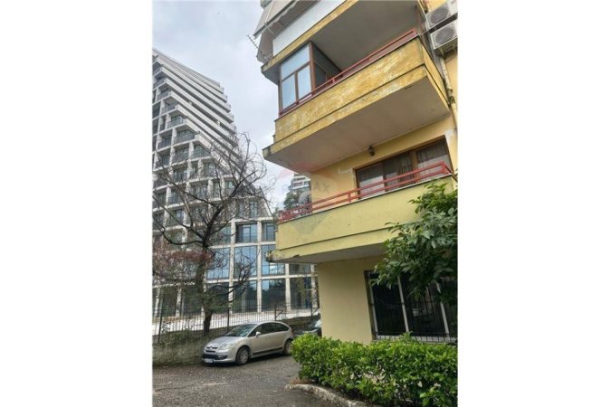 Tirane, shitet ambjent biznesi Kati 0, 170 m² 370.000 € (Liqeni i Tiranës)