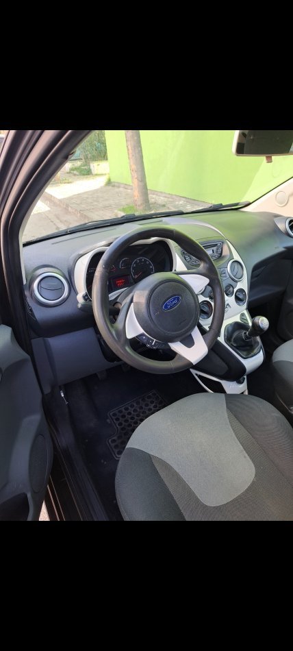 Durres, shes makine Ford Ka 1.2 Benzine 2013 Benzin, e zeze manuale Kondicioner 120.000 km 3.100 €