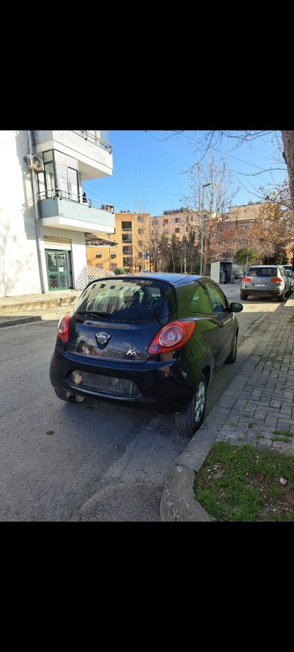 Durres, shes makine Ford Ka 1.2 Benzine 2013 Benzin, e zeze manuale Kondicioner 120.000 km 3.100 €