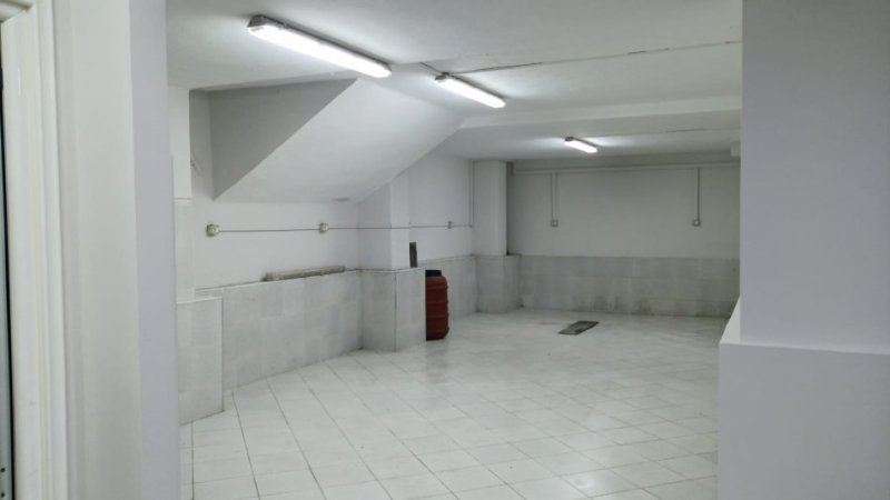 Tirane, shitet magazine Kati -1, 110 m² 80.000 € (Irfan Tomini)