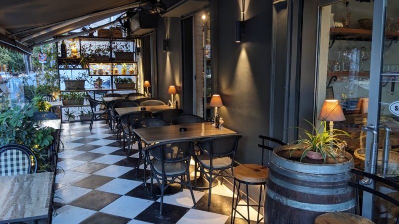 Tirane, shitet bar-resorant Kati 0, 60 m² 35.000 € (RRUGA KAVAJES)