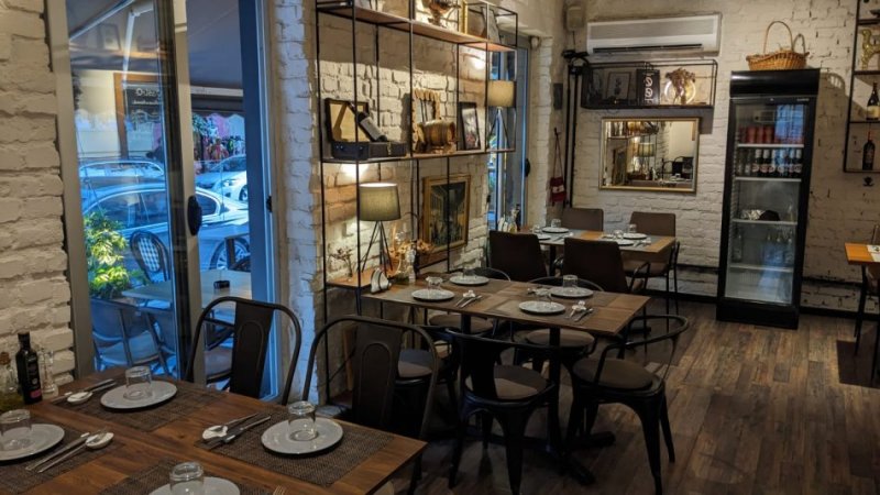 Tirane, shitet bar-resorant Kati 0, 60 m² 35.000 € (RRUGA KAVAJES)