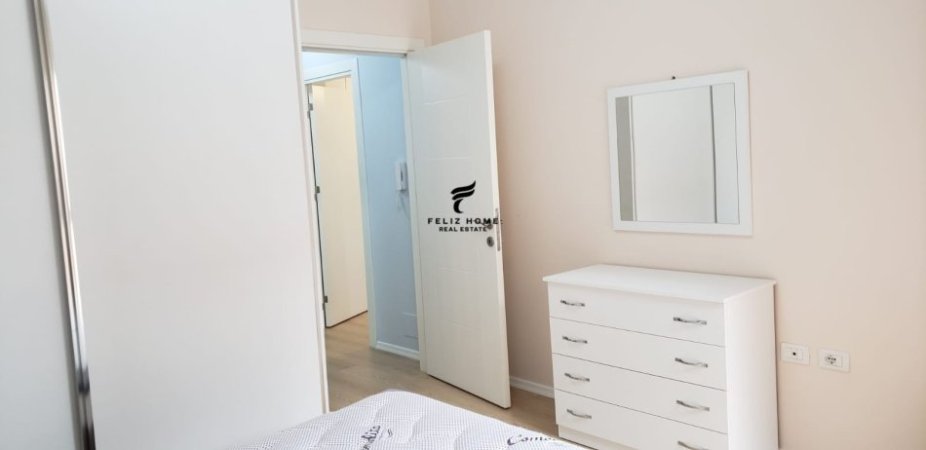 Tirane, jepet me qera apartament 1+1 Kati 7, 65 m² 500 € (XHAMLLIKU)