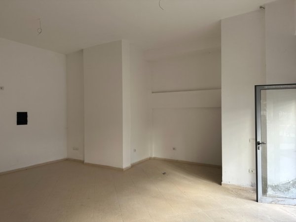 Tirane, shitet ambjent biznesi Kati 0, 40 m² 50.000 € (Vila L, Astir)