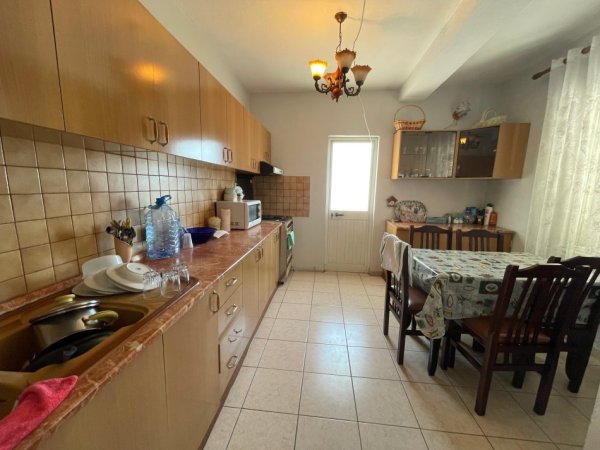 Tirane, shitet apartament 2+1 Kati 4, 135 m² 163.000 € (Brryli)