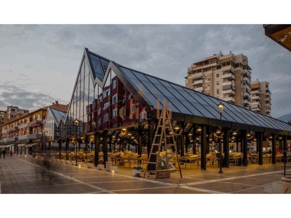 Tirane, shitet dyqan Kati 0, 210 m² 210.000 €