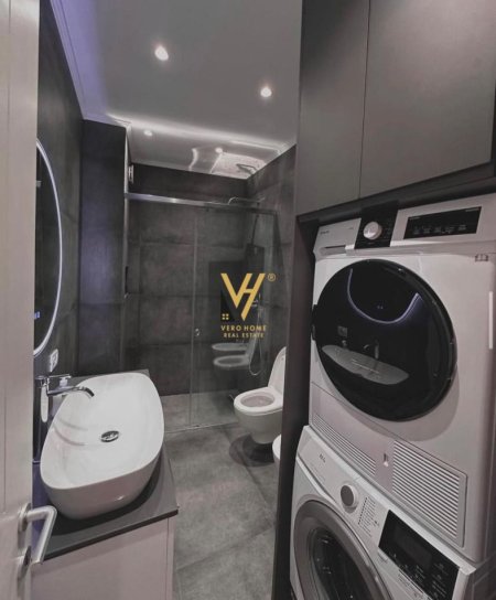 Tirane, jepet me qera apartament 2+1+Ballkon Kati 3, 110 m² 1.000 € (TEGU)