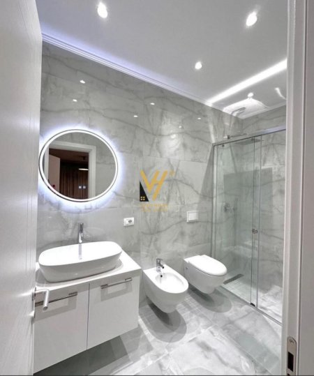 Tirane, jepet me qera apartament 2+1+Ballkon Kati 3, 110 m² 1.000 € (TEGU)