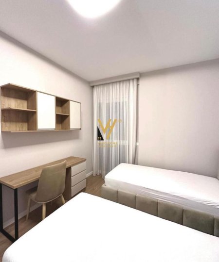 Tirane, jepet me qera apartament 2+1+Ballkon Kati 3, 110 m² 1.000 € (TEGU)