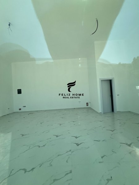 Tirane, shitet dyqan Kati 0, 60 m² 392.000 € (OXHAKU)