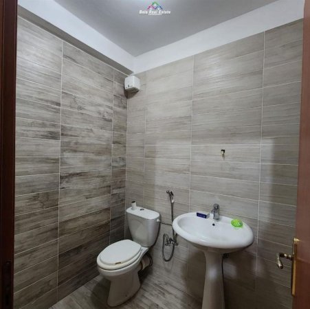 Tirane, jepet me qera apartament 2+1 Kati 4, 100 m² 450 Euro (yzberisht)