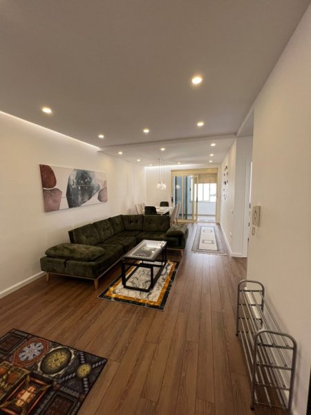 Vlore, shitet apartament 2+1+Aneks+Ballkon Kati 1, 86 m² 179.000 € (Lungomare, Vlore)