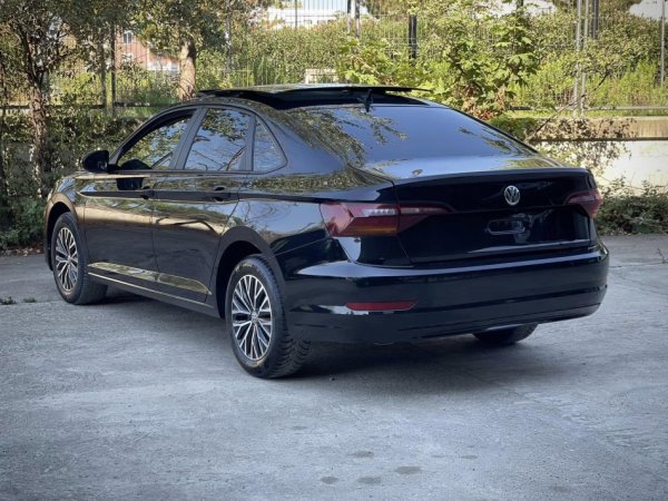 Tirane, shes makine VW JETTA, 2019, AUTOMAT, GJENDJE PERFEKTE Benzin, e zeze automatik Klima 1.232 km 13.490 €