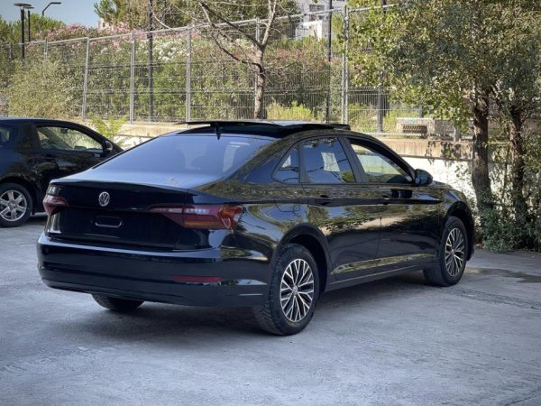 Tirane, shes makine VW JETTA, 2019, AUTOMAT, GJENDJE PERFEKTE Benzin, e zeze automatik Klima 1.232 km 13.490 €