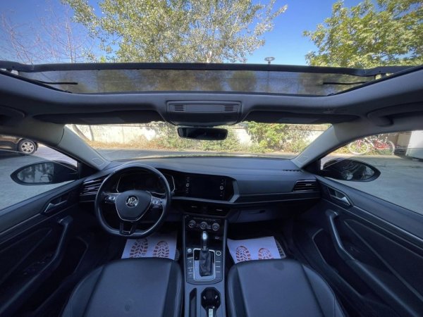 Tirane, shes makine VW JETTA, 2019, AUTOMAT, GJENDJE PERFEKTE Benzin, e zeze automatik Klima 1.232 km 13.490 €
