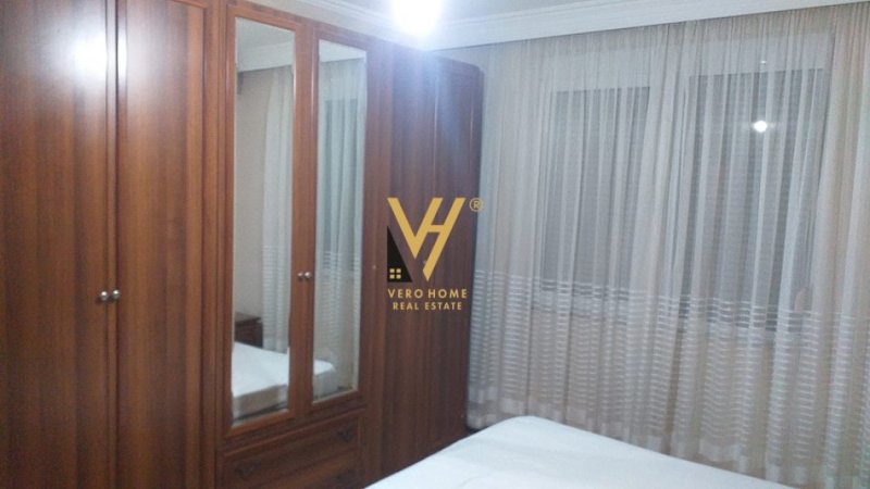 Tirane, jepet me qera apartament 1+1+Ballkon Kati 9, 70 m² 700 € (RRUGA E BRIGADAVE)