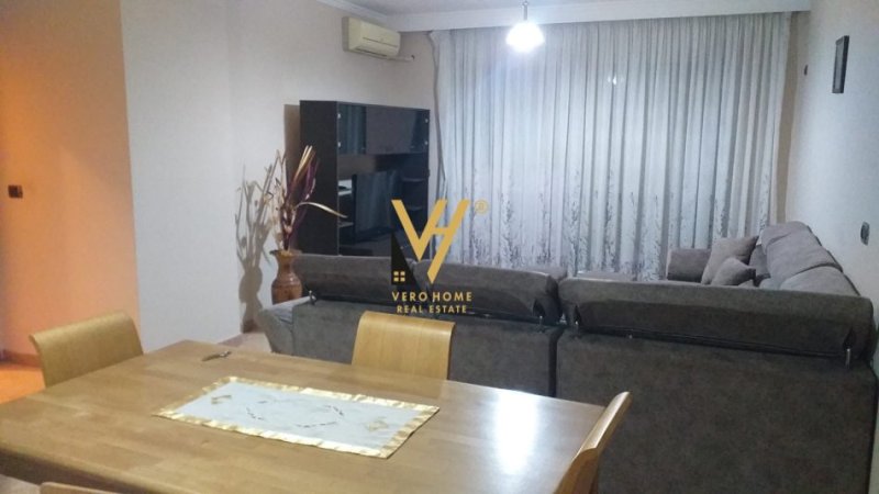 Tirane, jepet me qera apartament 1+1+Ballkon Kati 9, 70 m² 700 € (RRUGA E BRIGADAVE)
